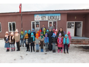 Öğrencilere Atkı Ve Bere Dağıtımı