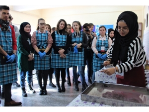 6’sı Engelli 18 Yabancı Uyruklu Misafir Ebru Sanatı Öğrendi