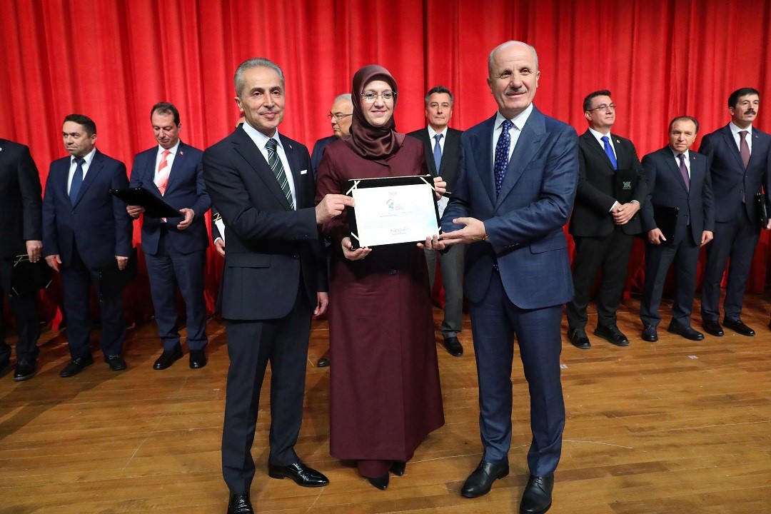 mcbu-merkez-yerleskesi-spor-dostu-kampus-odulunu-aldi