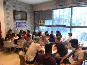 Bu Kafede Her Şey İngilizce