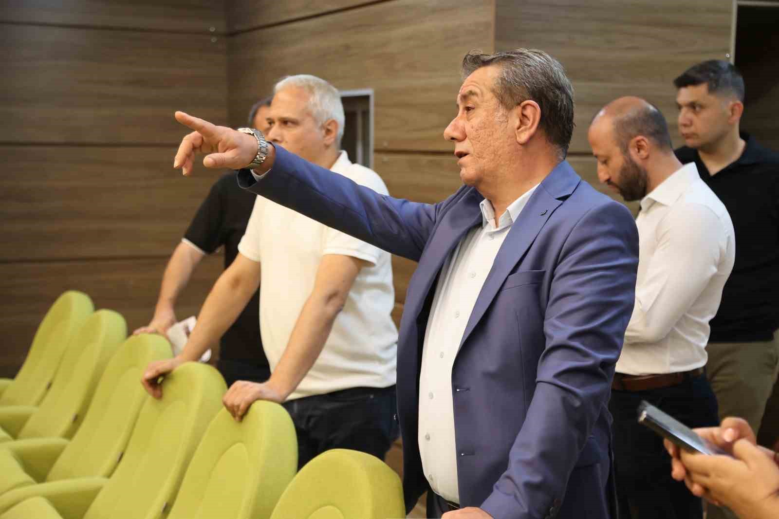 efeler-belediyesi-muzaffer-izgu-salonu-yeni-yuzuyle-sanatseverleri-bekliyor