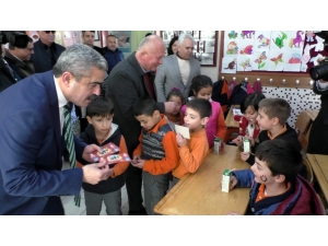 Başkan Alıcık’tan Karne Hediyesi Lunapark Bileti