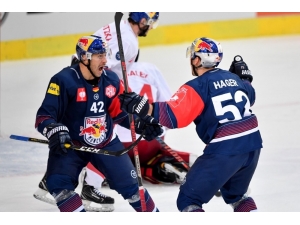 Buz Hokeyinde Red Bull Derbisi