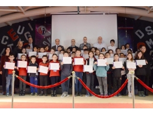 Minik Öğrencilerden Robotik Kodlama Başarısı