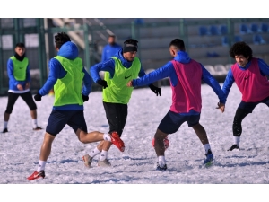 İnegölspor Maç Saati Bekliyor