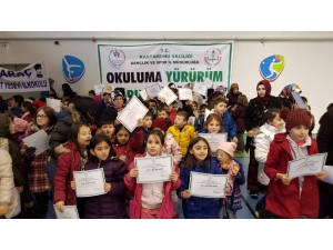 “Okuluma Yürürüm Sporumla Büyürüm” Projesinde Belgeler Dağıtıldı