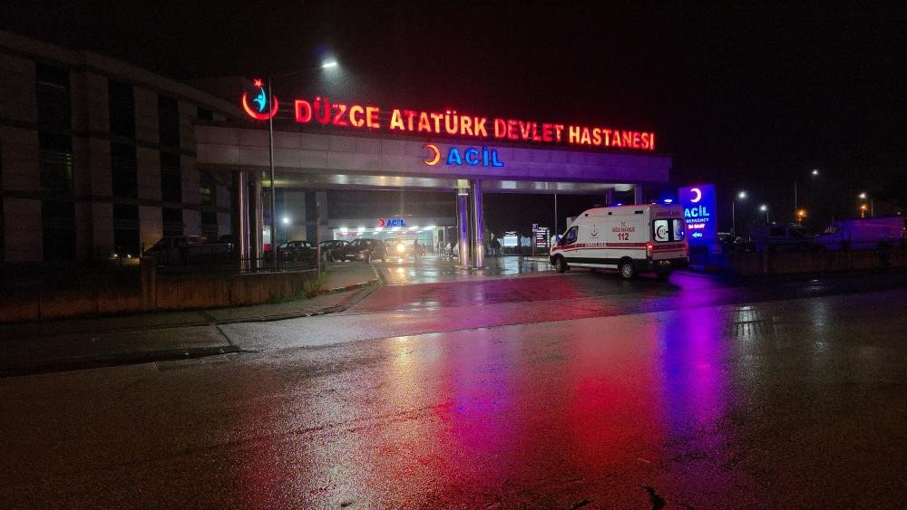 duzce-de-tarim-araci-devrildi-3-yarali