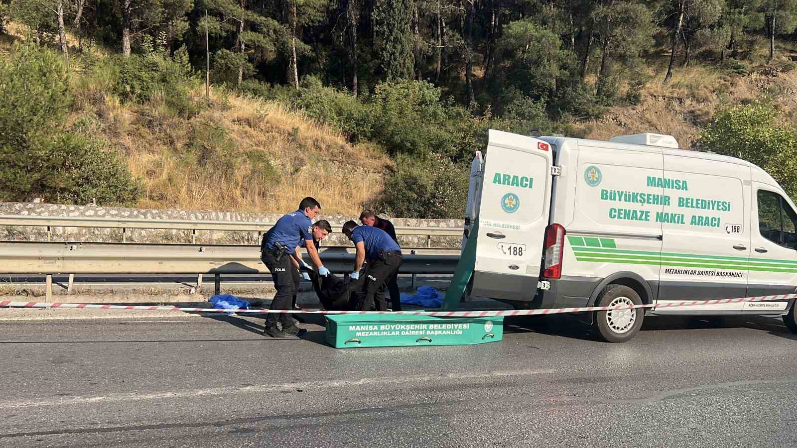manisa-da-motosiklet-bariyerlere-carpti-surucu-hayatini-kaybetti