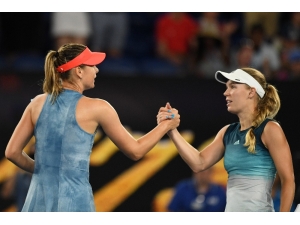 Maria Sharapova, Son Şampiyon Wozniacki’yi Eledi
