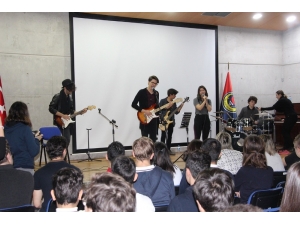 Ted Öğrencileri Konser Geliriyle Okulu Boyadı