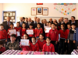 Kayseri’de 305 Bin 152 Öğrenci Karne Sevinci Yaşadı