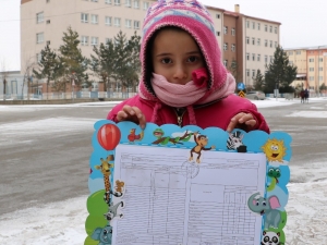 Sivas’ta Öğrenciler Karnelerini Aldı