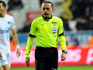 Akhisarspor-beşiktaş Maçının Var’ı Cüneyt Çakır Oldu