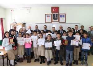 Akdağmadeni’nde Öğrenciler Karne Heyecanı Yaşadı