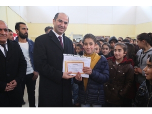 Kaymakam Işıktaş Öğrencilere Karne Dağıttı