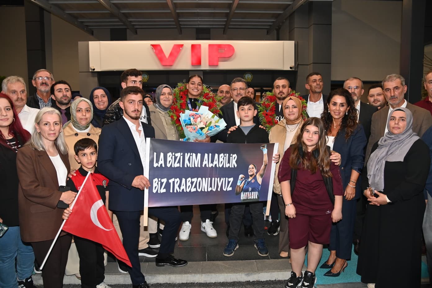 avrupa-sampiyonu-boksor-havvanur-kethuda-ya-memleketi-trabzon-da-coskulu-karsilama