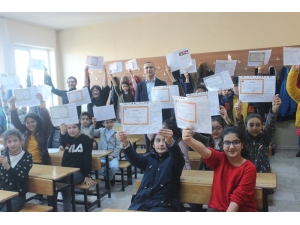 Siverek’te 79 Bin 119 Öğrencinin Karne Sevinci