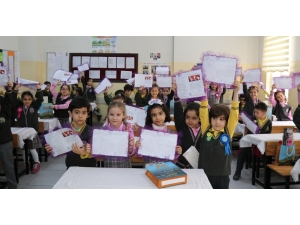 Van’da 310 Bin 911 Öğrenci Karnelerini Aldı