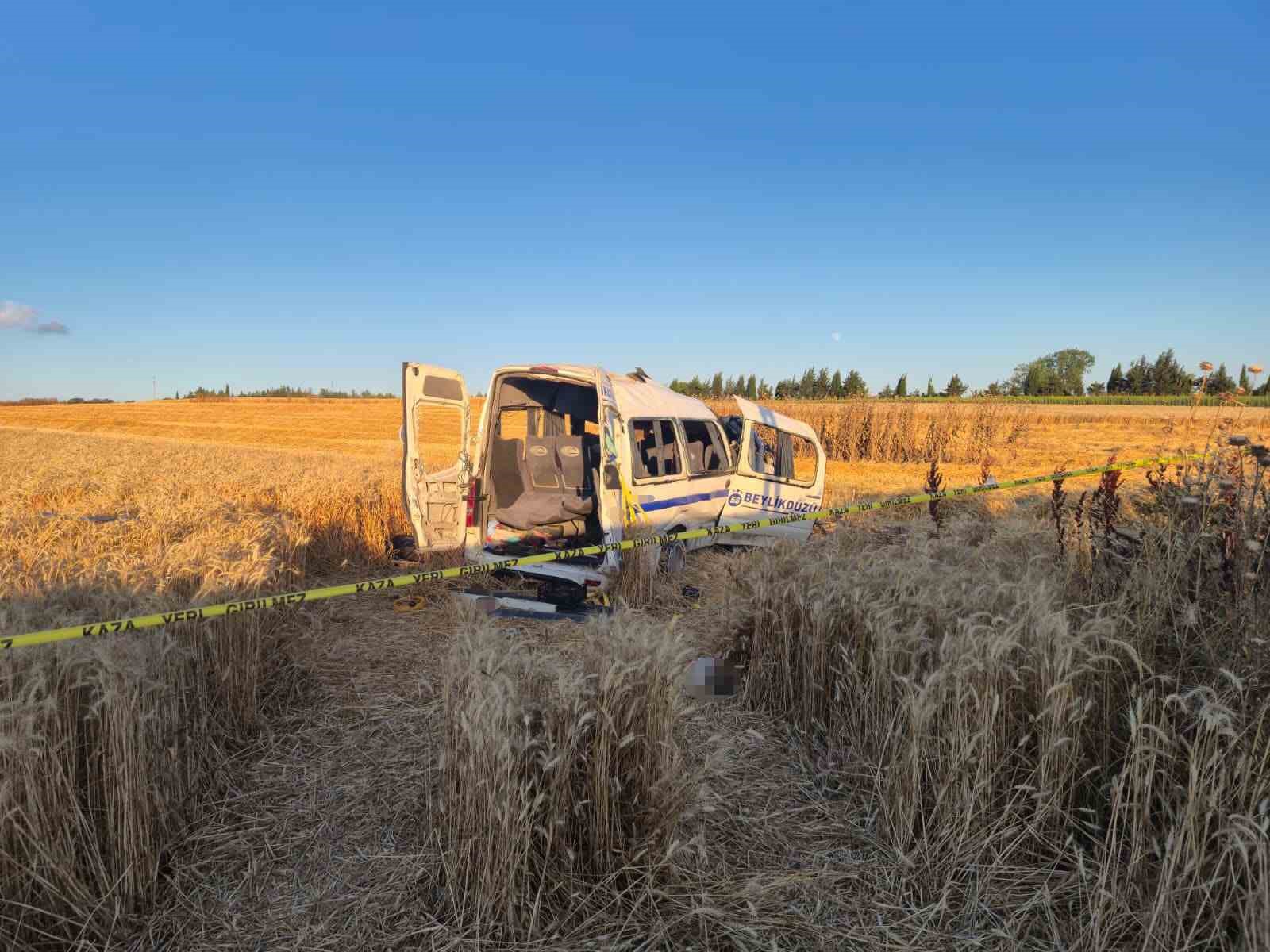 silivri-de-minibus-tarlaya-uctu-2-olu-10-yarali