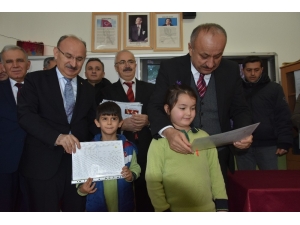 Kastamonu’da Öğrenciler Karnelerini Aldı