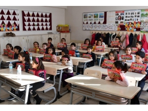 Tunceli’de Karne Alan Öğrencilere “Sıfır Atık, Sıfır Kayıp” Kitapçığı