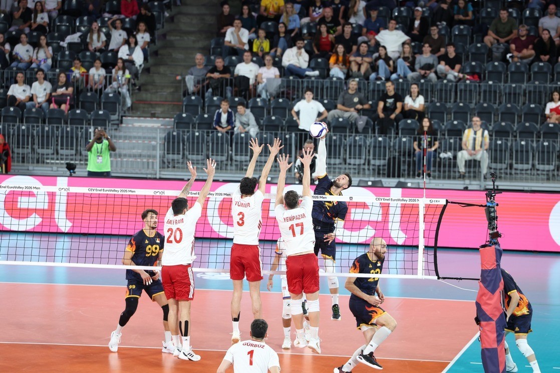 a-milli-erkek-voleybol-takimi-romanya-ya-maglup-oldu