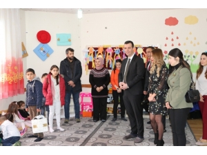 Özalp İlçesinde Karne Dağıtımı