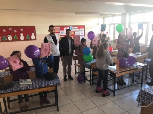 Öğrencilere Karne Hediyesi Olarak Kuran-ı Kerim Verildi