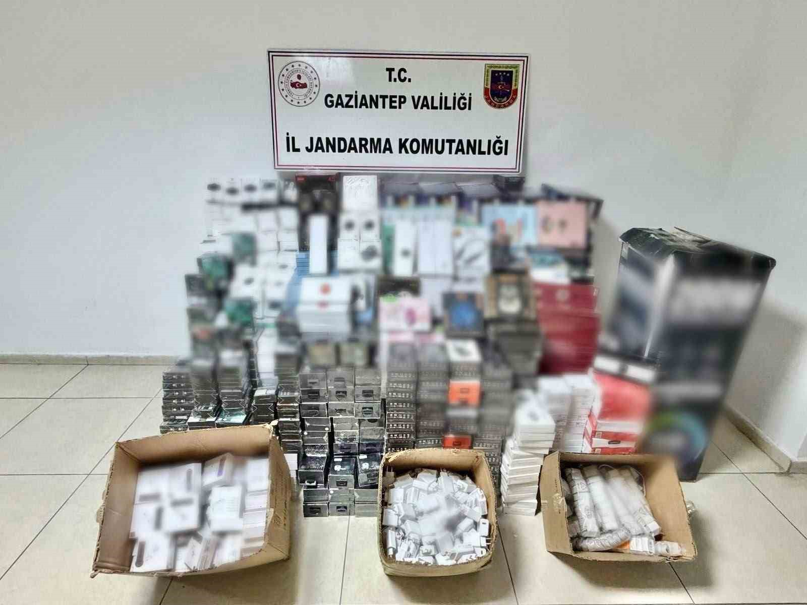 gaziantep-te-4-milyon-tl-degerinde-kacak-elektronik-esya-ele-gecirildi-2-gozalti