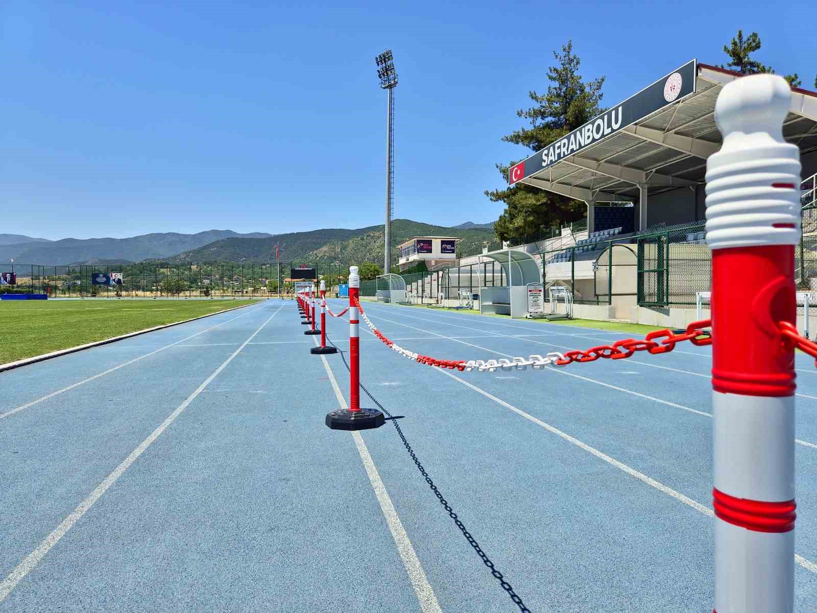safranbolu-atletizm-pisti-nde-yeni-kulvar-duzenlemesi