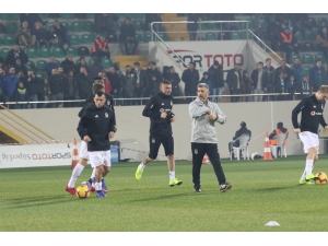 Beşiktaş Taraftarı Burak’ı Tribüne Çağırmadı