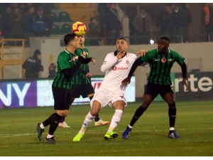 Spor Toto Süper Lig: Akhisarspor: 0 - Beşiktaş: 0 (Maç Devam Ediyor)