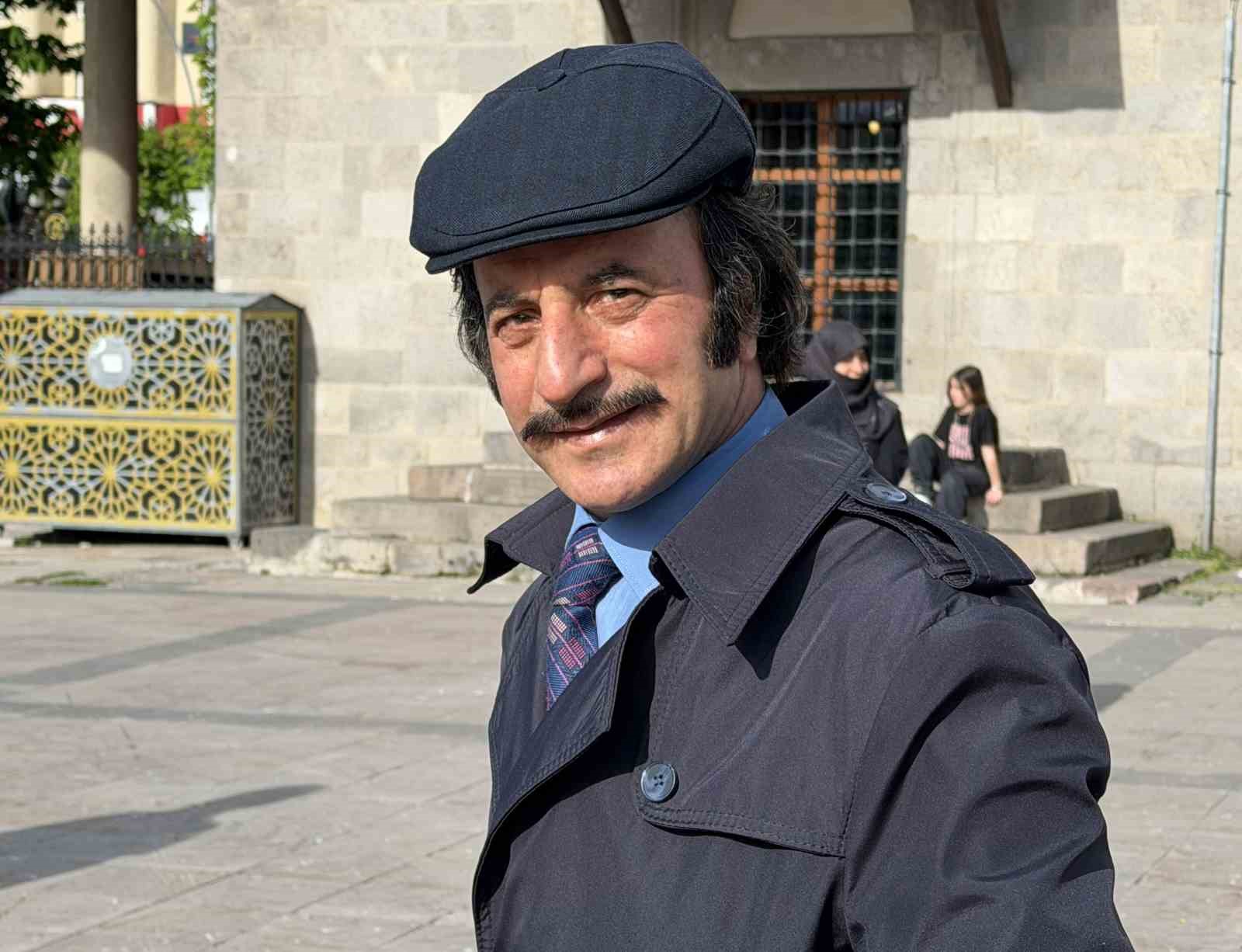 televizyonda-gordu-hayati-degisti-erzurumlu-hikmet-gunduz-un-yarim-asirlik-orhan-gencebay-sevdasi