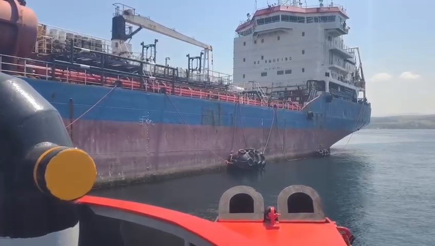 makine-arizasi-yapan-tanker-yalova-aciklarinda-guvenli-bolgeye-cekildi