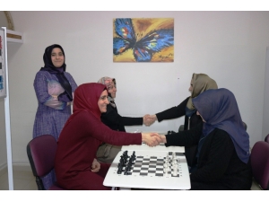 Diyarbakır’da İlk Defa Kadın Satranç Grubu Kuruldu