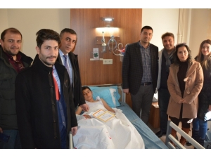 Karnesini Tedavi Gördüğü Hastanede Aldı