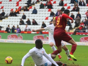 Spor Toto Süper Lig: Antalyaspor: 0 - İstikbal Mobilya Kayserispor: 0 (İlk Yarı)