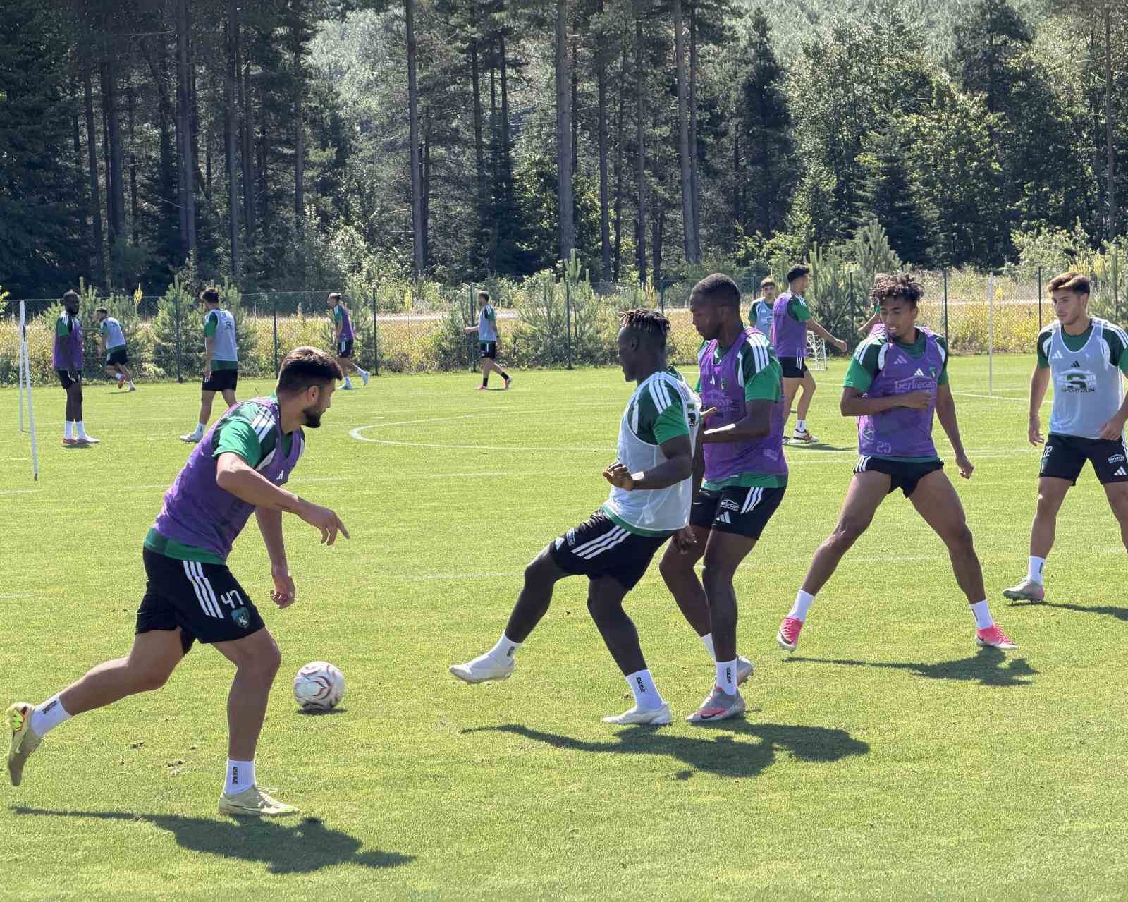 kocaelispor-topuk-yaylasi-nda-yeni-sezon-hazirliklarini-surduruyor