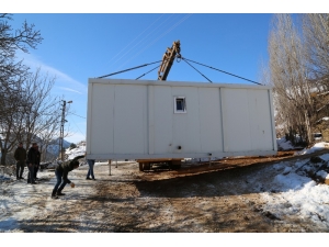 Duvarlı Evde Kalamayan Yaşlı Adam Yeni Konteyner Evine Kavuştu
