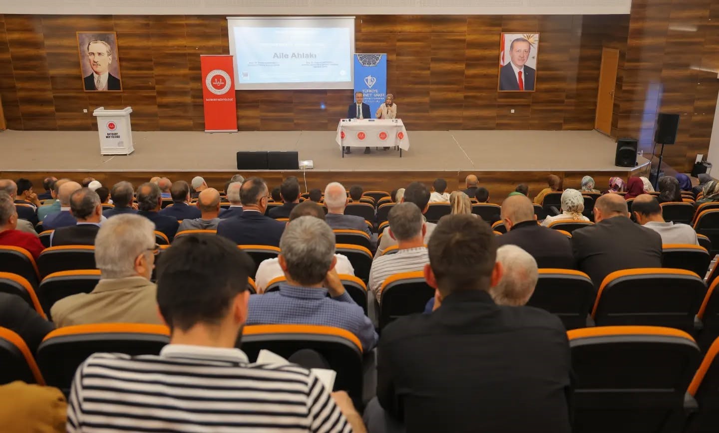 bayburt-ta-aile-ahlakinin-temel-degerleri-konferansta-anlatildi