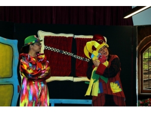 Çocuklara Yarıyıl Hediyesi Tiyatro Gösterisi