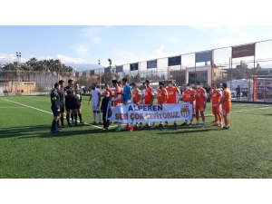 Beyin Kanseri Öğrenci, Maskesiyle Maçın Kura Atışını Yaptı