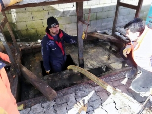 Siirt’te Yer Altı Çöp Konteynerleri Onarılarak Bakımları Yapılıyor