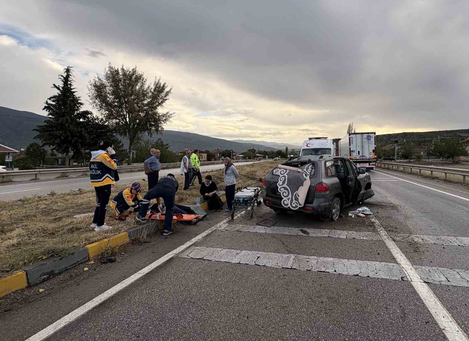 d100-de-otomobil-refuje-carpti-3-yarali