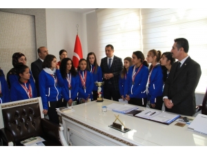 Bismil Fatih Anadolu Lisesi Kız Futbol Takımı Şampiyon Oldu