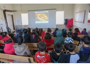 Kırsal Mahallelerde Sinema Gösterimleri Başladı