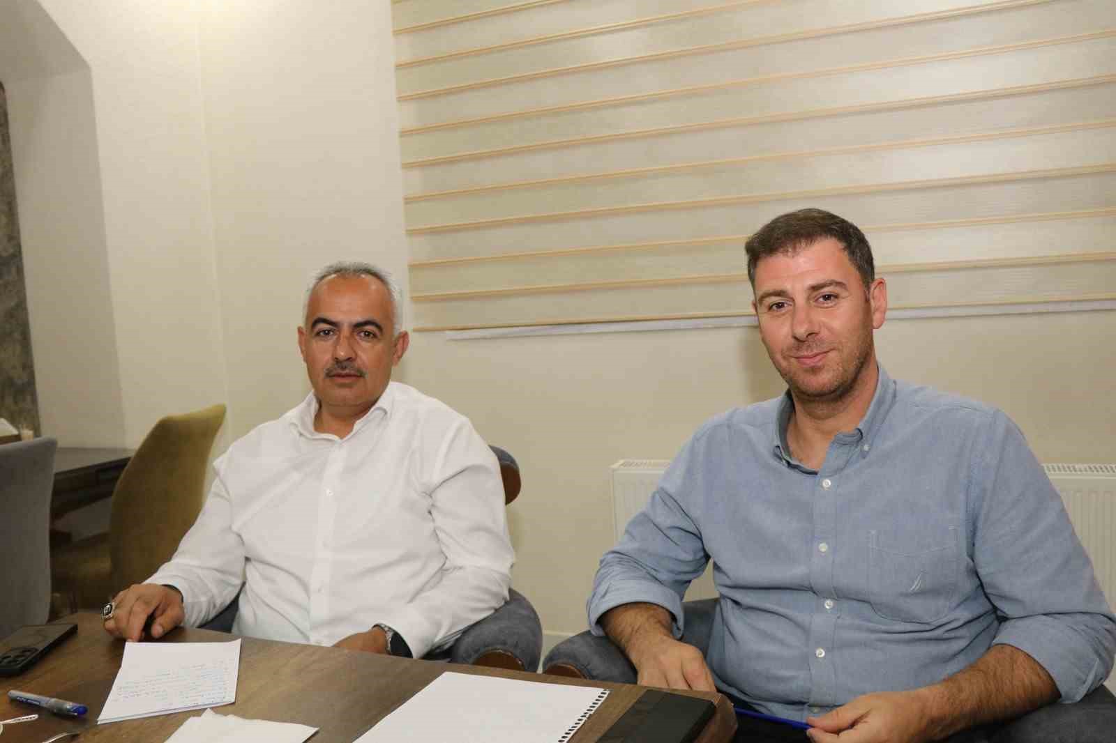 baskan-celebi-basin-mensuplariyla-bir-araya-geldi-oltu-nun-gelecegi-masaya-yatirildi