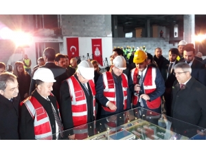 Dışişleri Bakanı Çavuşoğlu, Başkan Uysal İle Bm Gençlik Merkezi İnşaatını İnceledi