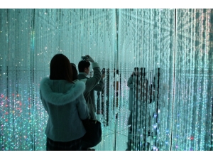 Tokyo’daki Dijital Sanat Müzesinde Görsel Şölen