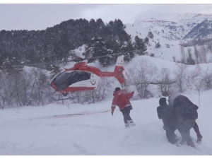 Ambulans Helikopter Karlı Bölgedeki Hasta İçin Havalandı